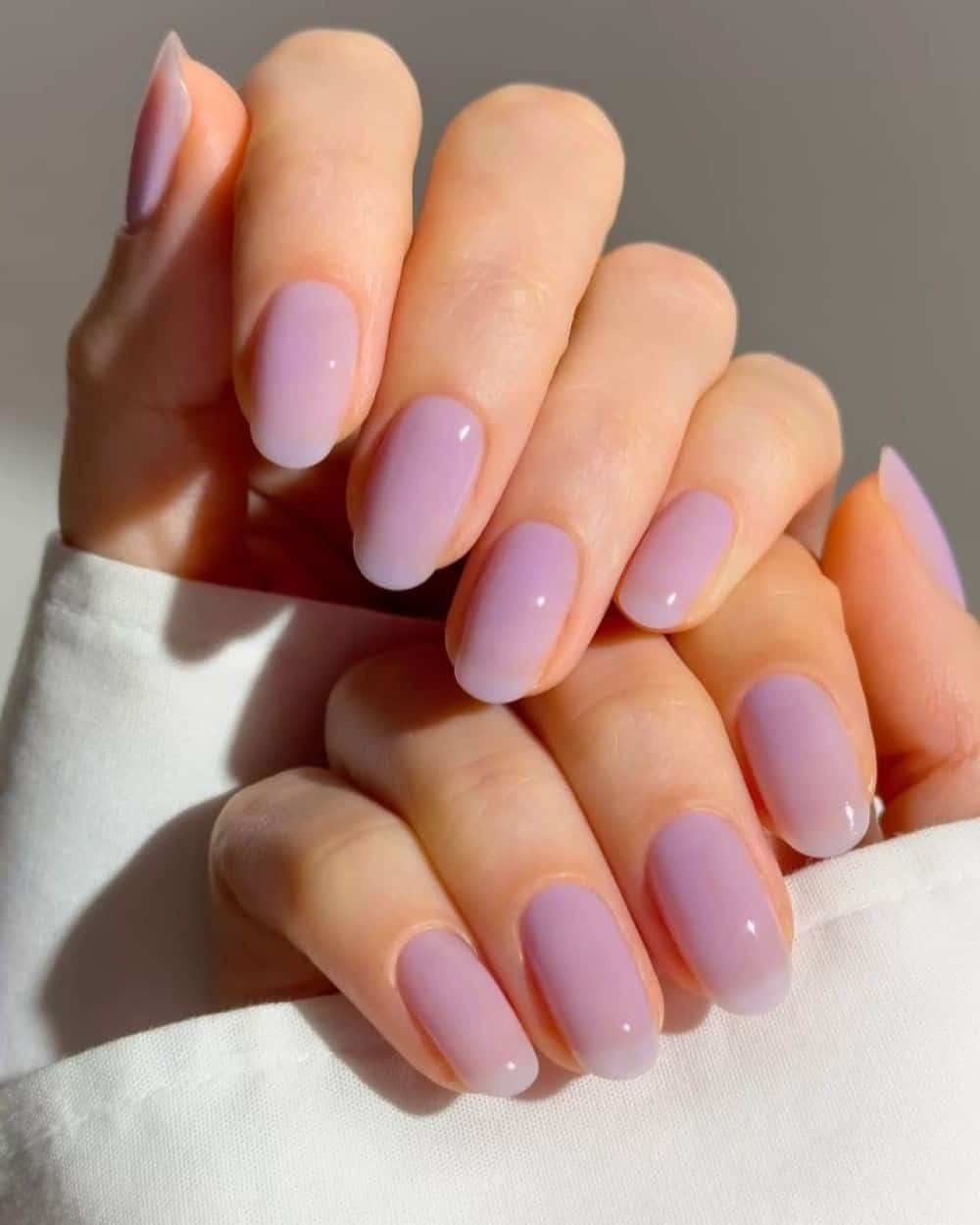 Manucure lilas pastel
