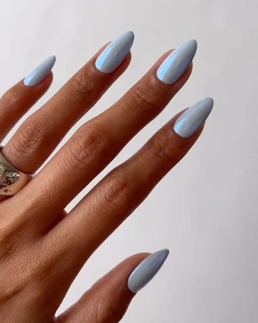 Ongles bleu clair glossy