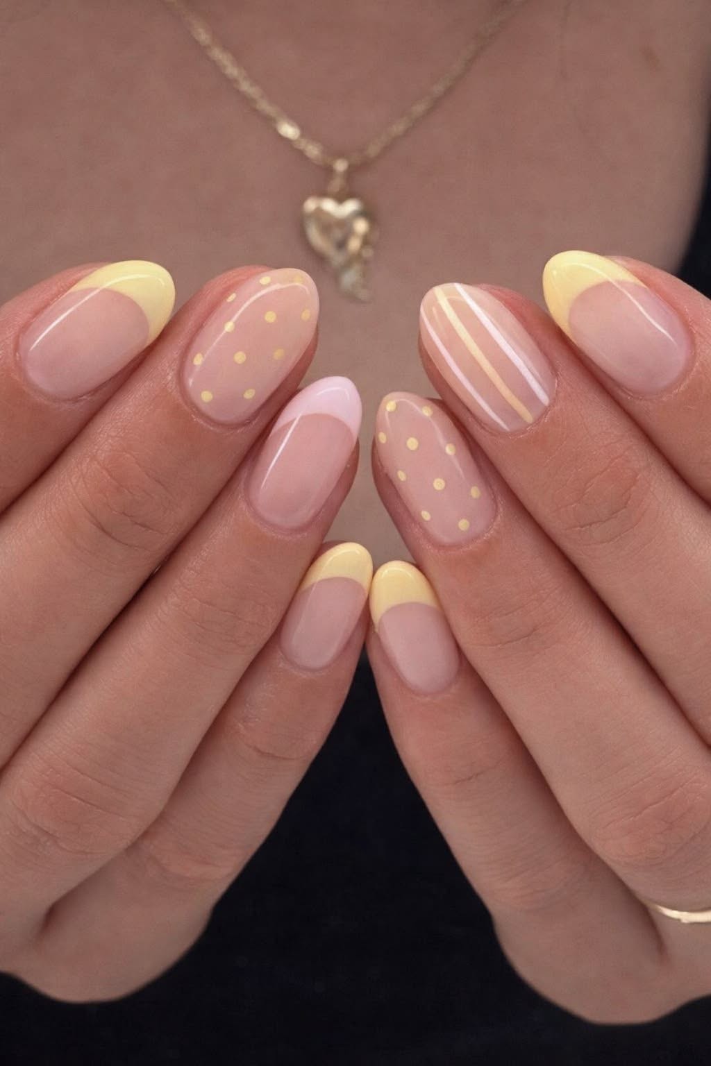 Ongles French baby blue avec motif étoile de mer