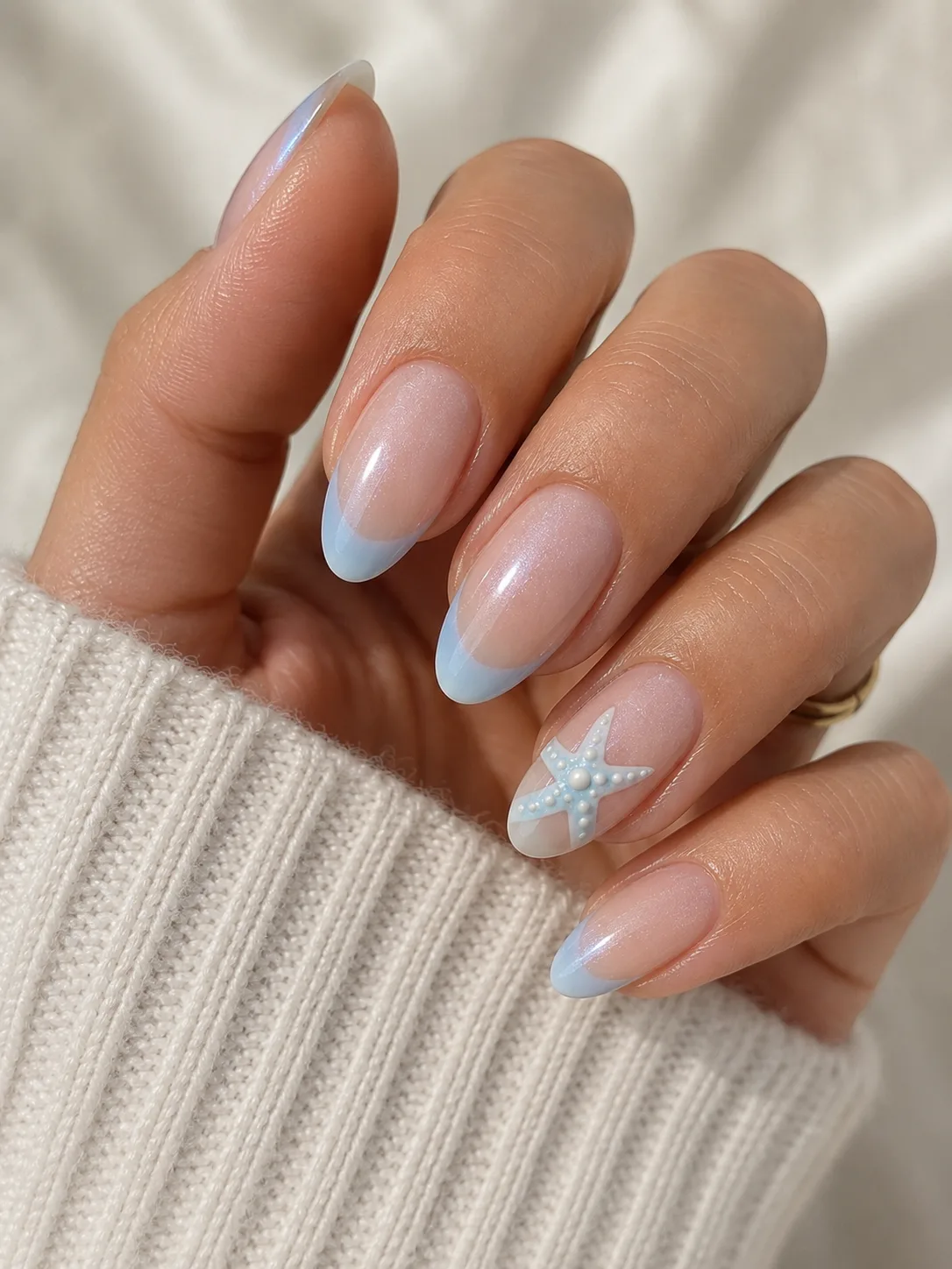 Ongles amande pointus colorés pour l’été