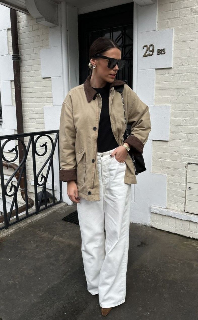 Barn jacket portée sur pull fin et jupe chocolat.